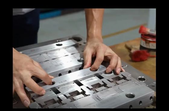 ชิ้นส่วนรถยนต์ OEM แม่พิมพ์ฉีดพลาสติกแบบกำหนดเองอัตโนมัติเกียร์พลาสติก